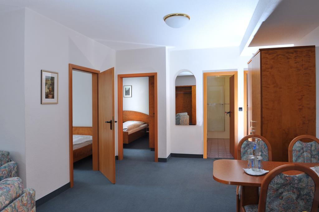 Hotel Grüner Baum Pommersfelden Exterior foto